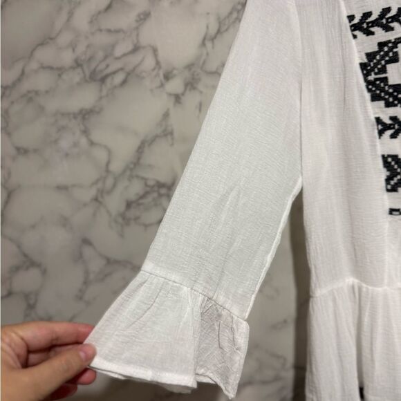 NEW Cloth & Portrait White and Black Embroidered Blouse Size S - Picture 2 of 8